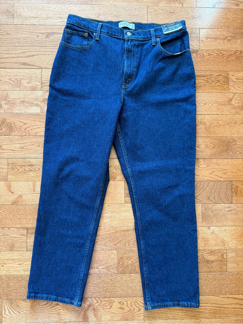Abercrombie & Fitch NWT Curve Love Ultra High Rise 90s Straight jean, size 14S